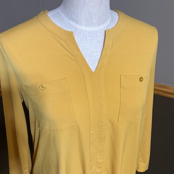 Ellen Tracy gold v neck 3/4 sleeve blouse size medium - Picture 4 of 9